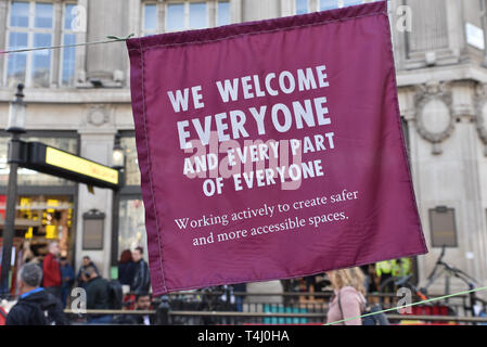 Oxford Circus, London, UK. 17 Apr, 2019. Aussterben Rebellion Klimawandel Demonstranten beginnen ihren dritten Tag. Quelle: Matthew Chattle/Alamy leben Nachrichten Stockfoto