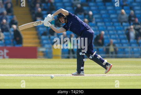 Emerald Headingley Stadium, Leeds, West Yorkshire, UK. 17. April 2019. Yorkshire Harry Brooks Fledermäuse während der Royal London einen Tag Pokalspiel Yorkshire Viking vs Leicestershire Füchse im Emerald Headingley Stadium, Leeds, West Yorkshire. Credit: Touchlinepics/Alamy leben Nachrichten Stockfoto