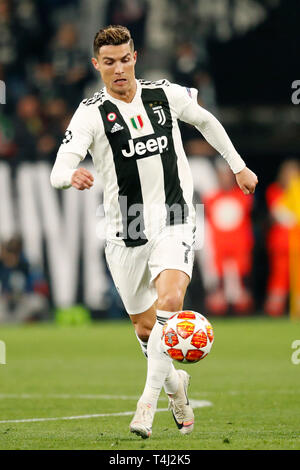 TORINO, Fußball, 16-04-2019, Allianz Stadion. Champions League Viertelfinale zweite Bein Juventus Turin - Ajax. Juventus Spieler Cristiano Ronaldo auf der Ball während des Spiels Juventus Turin - Ajax (1-2). Stockfoto