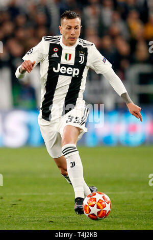 TORINO, Fußball, 16-04-2019, Allianz Stadion. Champions League Viertelfinale zweite Bein Juventus Turin - Ajax. Juventus Spieler Federico Bernardeschi auf den Ball während des Spiels Juventus Turin - Ajax (1-2). Stockfoto