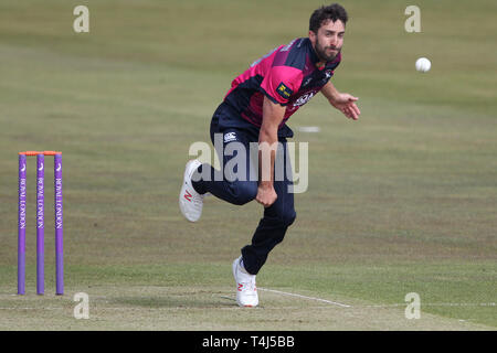 Chester Le Street, UK. 17 Apr, 2019. Ben Sanderson der Northants bowling während der Royal London einen Tag Pokalspiel zwischen dem Durham County Cricket Club und Northamptonshire County Cricket Club Emirates Riverside, Chester Le Street am Mittwoch, den 17. April 2019. (Credit: Mark Fletcher | MI Nachrichten) Credit: MI Nachrichten & Sport/Alamy leben Nachrichten Stockfoto