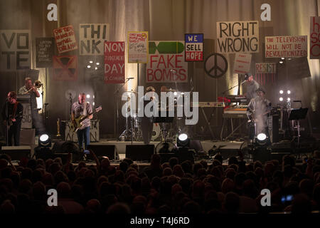 Brighton, UK. 17 Apr, 2019. Brighton, UK. Mittwoch, 17. April 2019. Die Specials im Brighton Dome, Kredit: Jason Richardson/Alamy leben Nachrichten Stockfoto