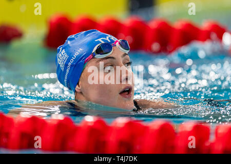 Glasgow, UK. 17 Apr, 2019. Molly Renshaw bei Frauen öffnen 200 m Brust Finale während der 2.Tag der britischen Weltmeisterschaften 2019 in Tollcross International Swimming Mitte am Mittwoch, 17. April 2019 in Glasgow, Schottland. Credit: Taka G Wu/Alamy leben Nachrichten Stockfoto