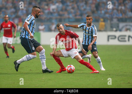 Porto Alegre, Brasilien. 17 Apr, 2019. Nal 420 zweiten Match des 2019 Gaucho Championsfinal. Match gehalten an der Grêmio Arena auf dem in der Nacht von Mittwoch (17.) in Porto Alegre, RS, Brasilien. Credit: Raul Pereira/FotoArena/Alamy leben Nachrichten Stockfoto