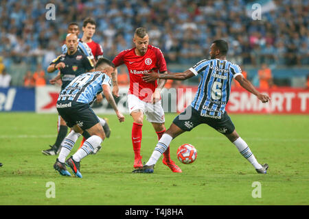 Porto Alegre, Brasilien. 17 Apr, 2019. Nal 420 zweiten Match des 2019 Gaucho Championsfinal. Match gehalten an der Grêmio Arena auf dem in der Nacht von Mittwoch (17.) in Porto Alegre, RS, Brasilien. Credit: Raul Pereira/FotoArena/Alamy leben Nachrichten Stockfoto