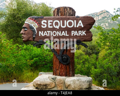 Eingang anmelden. Sequoia National Park. Kalifornien. USA. Stockfoto