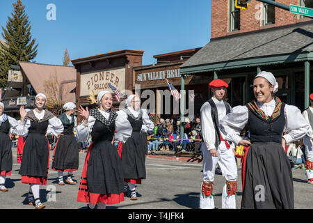 Baskische Tänzer an der Unterkante der Schafe Festival in Ketchum, Idaho, USA Stockfoto