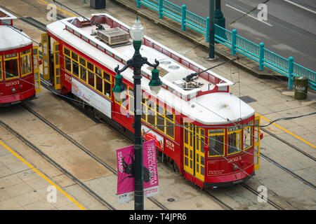 RTA Straßenbahn Canal Line Route 47 und Route 48 auf der Canal Street in der Innenstadt von New Orleans, Louisiana, USA. Stockfoto