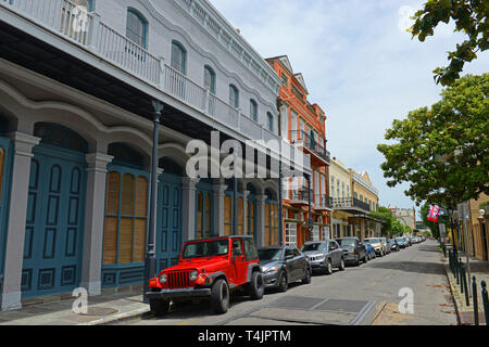 Historische Gebäude auf Parc Avenue zwischen Chartres Street und Royal Street im French Quarter in New Orleans, Louisiana, USA. Stockfoto