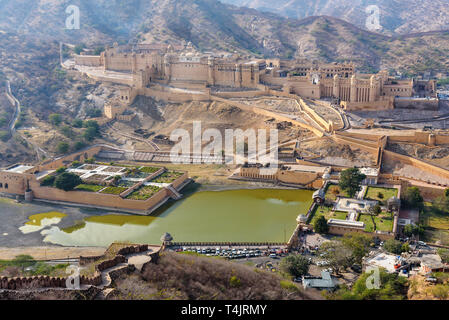 Blick auf Fort Amber und Palast von Wänden. Jaipur. Rajasthan. Indien Stockfoto