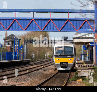 Eine allgemeine Ansicht einer Klasse 165 Chiltern Railways Zug passiert Princes Risborough Station, in Buckinghamshire. Stockfoto