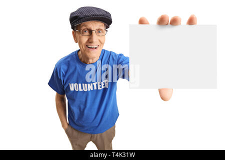 Älterer männlichen Freiwilligen zeigt eine leere Leere Karte auf weißem Hintergrund Stockfoto