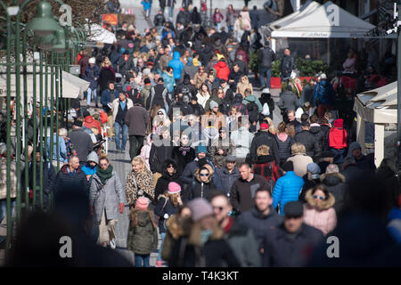 Fußgängerzone Helden von Monte Cassino Straße (ulica Bohaterow Monte Cassino Monciak) in Sopot, Polen. April 14 thh 2019 © wojciech Strozyk/Alamy Stockfoto