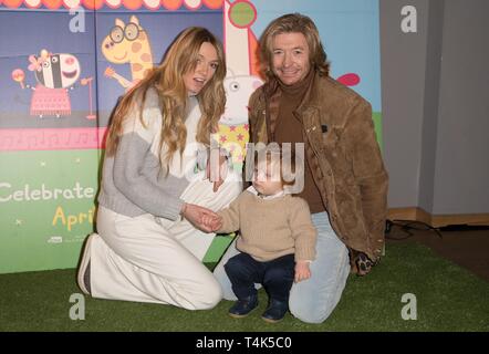 VIPs und Blogger besuchen Premiere der Solitärspiele neuesten grossen Bildschirm Outing, "Fest der Freude" mit: Kelly Simpkin, Nicky Clarke Wo: London, Großbritannien Wann: 17 Mar 2019 Credit: Phil Lewis/WENN.com Stockfoto