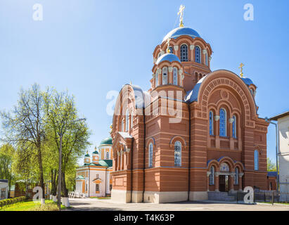 Pokrovsky Fürsprache Khotkov Kloster. Kathedrale St. Nicholas das Wonderworker und Kathedrale der Fürsprache der Allerseligsten Jungfrau Maria. Khotkovo, Stockfoto