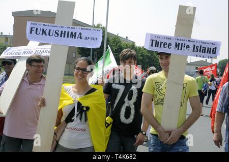 Caorso (Italien), Demonstration am Kernkraftwerk in der Unterstützung für die Volksabstimmung gegen Atomkraft und die Privatisierung von Wasser, Mai 2011 Stockfoto