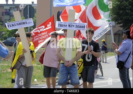 Caorso (Italien), Demonstration am Kernkraftwerk in der Unterstützung für die Volksabstimmung gegen Atomkraft und die Privatisierung von Wasser, Mai 2011 Stockfoto