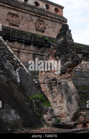 Chiang Mai Thailand, Ziegel naga Ruinen von Wat Chedi Luang Stockfoto