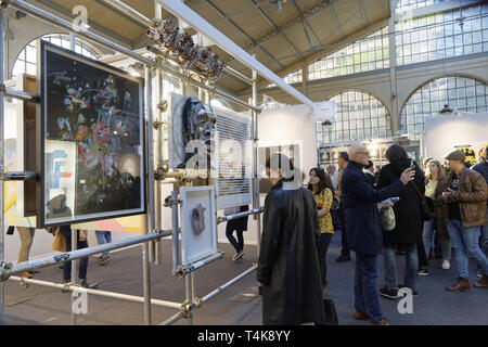 Matt Klein (Nelly Duff Galerie) angezeigt im Urban Art Fair Paris Carreau du Temple. Credit: Veronique Phitoussi/Alamy Stock Foto Stockfoto