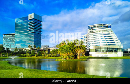 Crown Casino mit Crown Metropol Hotel auf der rechten Seite und das Crown Towers Hotel auf der linken Seite. Burswood, Perth, WA Stockfoto