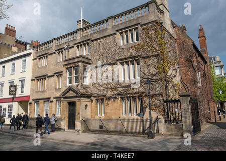 Universität Oxford Gebäude neben dem Lamm und Flagge Pub in St. Giles', Oxford, Großbritannien Stockfoto