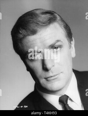 MICHAEL CAINE als Harry Palmer classic frühen portrait Werbung für den IPCRESS FILE Regisseur Sidney J. Wut Roman Len Deighton Steven S.A./Lowndes Productions Ltd./Die Rank Organisation Stockfoto