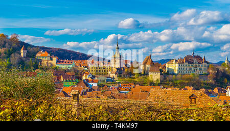 Panoramablick über die mittelalterliche Festung Sighisoara Stadt, Siebenbürgen, Rumänien Stockfoto