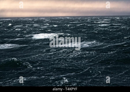Karasee (Becken des arktischen Ozeans) in der hohen Arktis (Nowaja Semlja-Archipel). Alter Name der Karasee - Eis, Keller, aber jetzt kein Eis Stockfoto