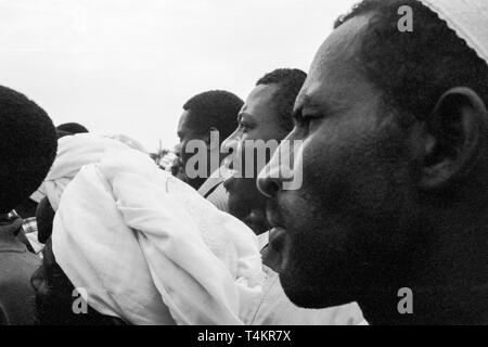 Präsident Omar al-Bashir nimmt an einem Referendum Rallye in den Nuba-Bergen im Sudan, Mai 2004. Stockfoto