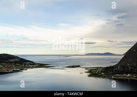 Die Aussicht über den Fjord in der Nähe von Ålesund, Norwegen Stockfoto