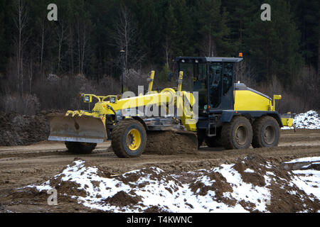 Anschluss - Typ bulldozer Maschine Erdbewegung Arbeit im Sand Steinbruch Stockfoto