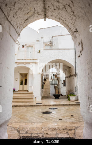 Cisternino, es blickt auf das Itria-tal, in der so genannten Murgia dei Trulli - Apulien, Italien Stockfoto