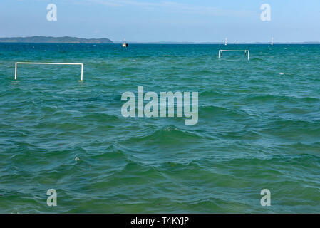 Fußball-Feld im Meer auf der Insel Itaparica Brasilien Stockfoto