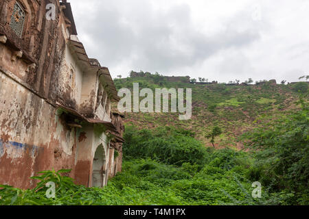 Festung und ruinierte Palast in Antarda Dorf, Nainwa Tehsil, Bundi District, Rajasthan, Indien Stockfoto