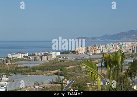 Kargicak mit den Hochhäusern im Hintergrund von Mahmutlar, Alanya, Provinz Antalya, Türkei Stockfoto