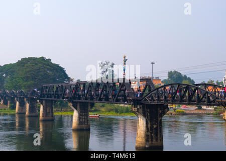 Tod Eisenbahnbrücke, Mae Nam Fluss Khwae, Kanchanaburi, Thailand Stockfoto