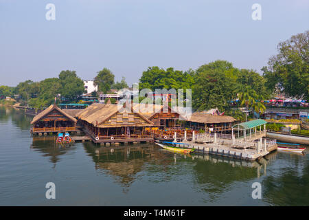 Häuser, Mae Nam Khwae Yai, Kwai Fluss, Kanchanaburi, Thailand Stockfoto