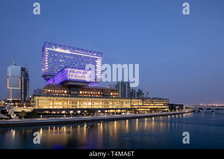 AL MARYAH ISLAND, ABU DHABI, VEREINIGTE ARABISCHE EMIRATE - 31. März 2019: Der Cleveland Clinic Abu Dhabi auf Al Maryah Island, durch HDR-Architektur konzipiert. Stockfoto