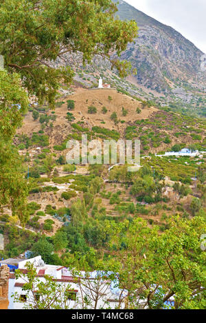 Stehend auf einem Hügel 200 Meter über Chaouen ist Jemaa Bouzafar, einem weiß getünchten Spanisch Moschee genommen @ Tanger, Marokko, Nordafrika Stockfoto