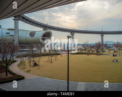 März 2019 - Seoul, Südkorea: Kulturelle komplexe J-Bug im Ttukseom Hangang Park mit Blick auf den Hangang Fluss Stockfoto