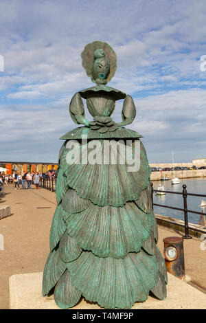 'Mrs Stand', die Shell Lady Statue, Margate Hafen Arm in Margate, Thanet, Kent, South East England. Stockfoto