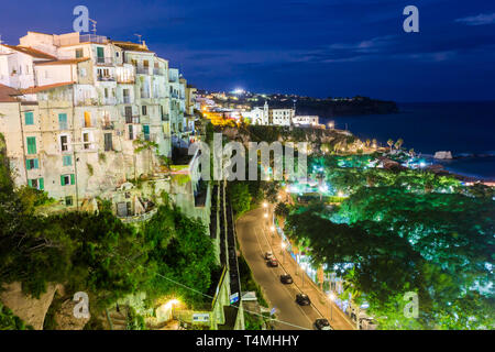 Die Stadt von Tropea, in der Provinz von Vibo Valentia, Kalabrien, Italien. Stockfoto