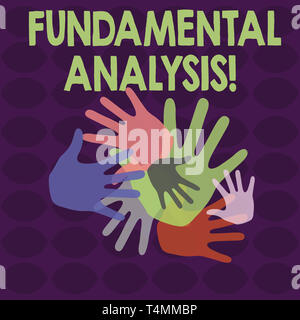 Schreiben Hinweis zeigt grundlegende Analyse. Business Konzept für die Analyse der Business s ist Jahresabschluss Hand Marken in verschiedenen Größen für Stockfoto