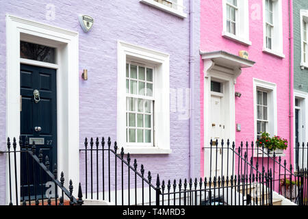 Bunte Reihenhäuser, Bywater Street, Chelsea, Royal Borough von Kensington und Chelsea, London, England Stockfoto