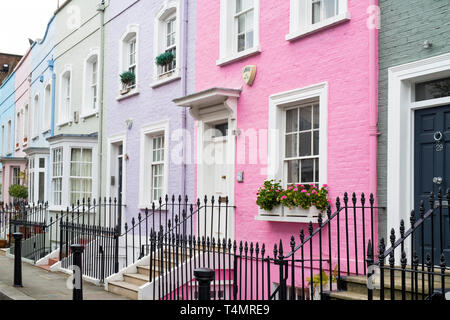 Bunte Reihenhäuser, Bywater Street, Chelsea, Royal Borough von Kensington und Chelsea, London, England Stockfoto