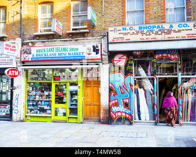 Geschäfte in Brick Lane, London, England Stockfoto