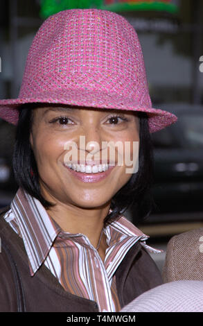 LOS ANGELES, Ca. November 07, 2004: Los Angeles, CA; Schauspielerin Victoria Rowell in der Hollywood Premiere der Polar Express. Stockfoto