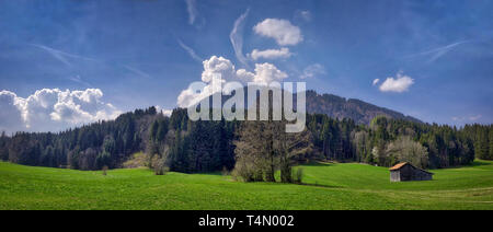 DE - Bayern: Blomberg (1200 m) über Wackersberg bei Bad Tölz (HDR-Panorama) Stockfoto