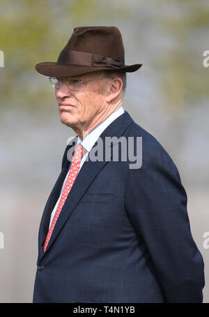 Trainer John gosden bei Tag zwei Der bet365 Craven Treffen in Newmarket Racecourse. Stockfoto