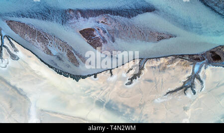 Riverbed Muster, Skafta Fluss, Island Dieses Bild wird mit einer Drohne erschossen. Stockfoto